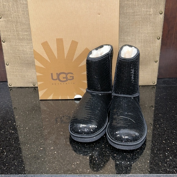 NEW UGG CLASSIC BLACK SPARKLE BOOT - Picture 2 of 3